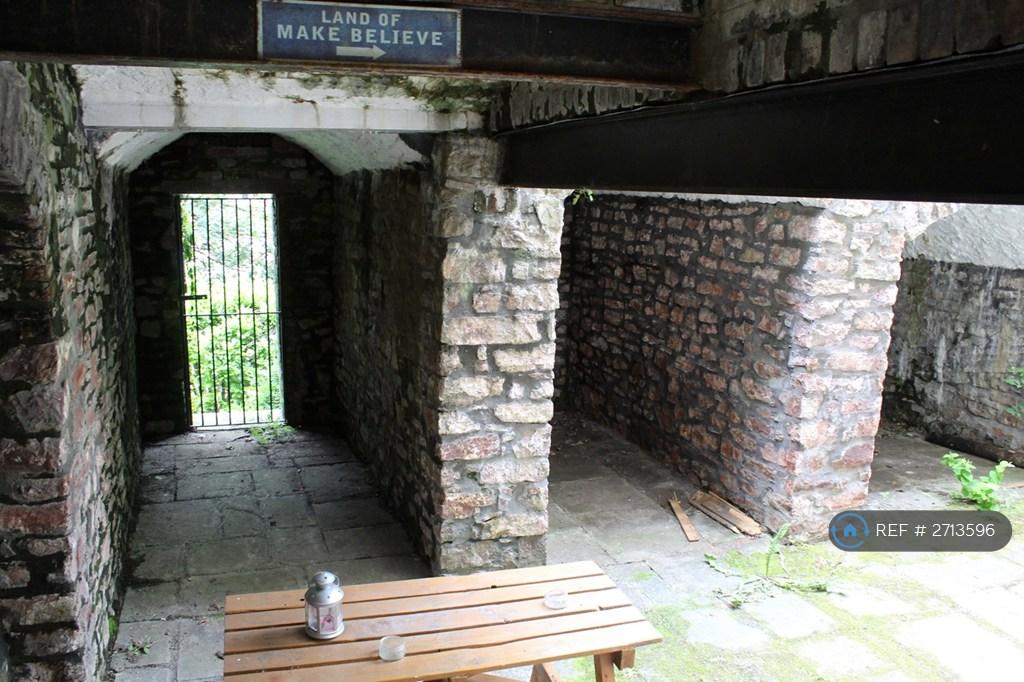 Private Court Yard