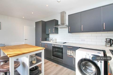 1 bedroom flat to rent, Richardshaw Lane, Pudsey, LS28