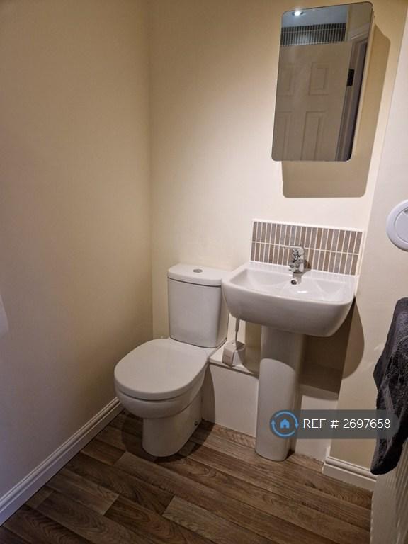 Ensuite Wc And Shower Room