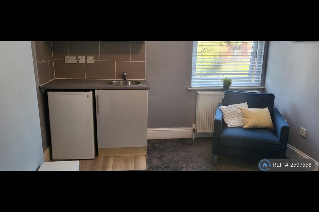 Spacious, Light And Clean Lovely Studio Flat