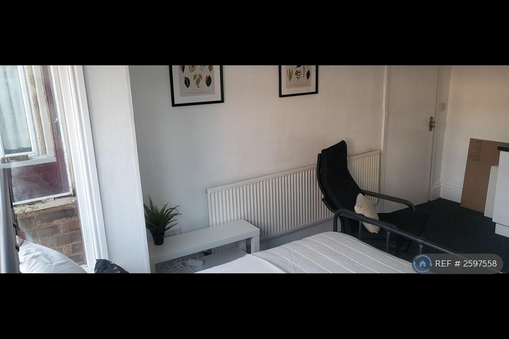 Ground Floor Studio £600pcm