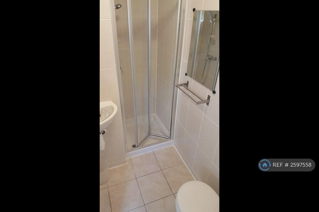 En Suite To Studio. Spacious With Large Shower