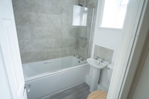 2 bedroom detached bungalow to rent, Long Lane, Huddersfield, West Yorkshire, HD5 9LH