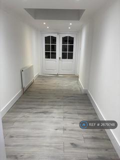 2 bedroom flat to rent, Beech Avenue, Ruislip, HA4