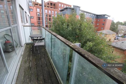 1 bedroom in a flat share to rent, Crown Place Apartments, London, SE16