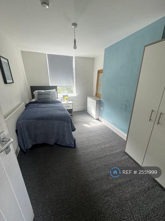 Double Room £450 Pcm Taken