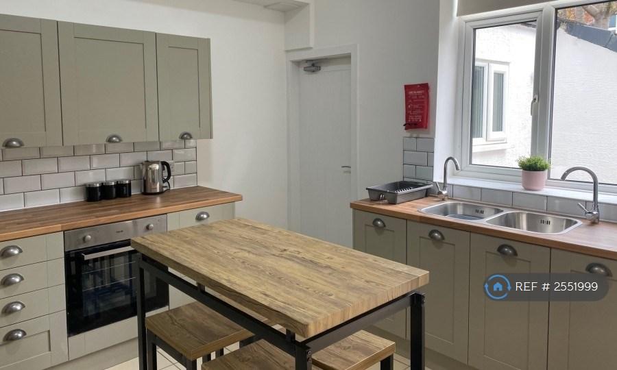 Communal Kitchen - Bi Weekly Cleaner