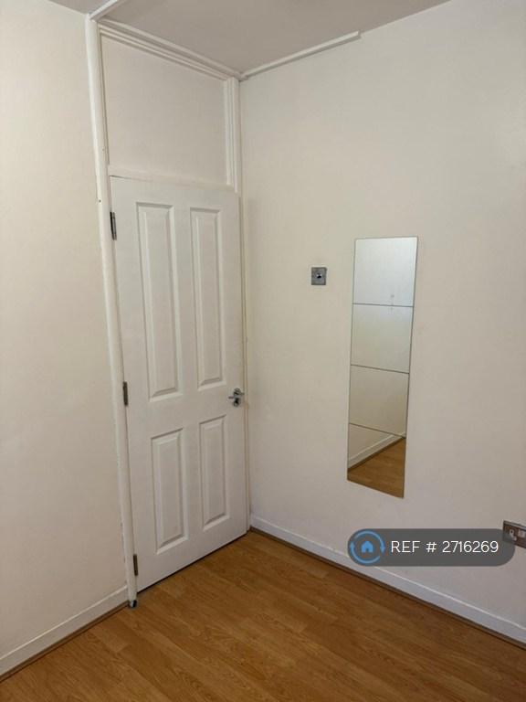 Room 2 Pix 4