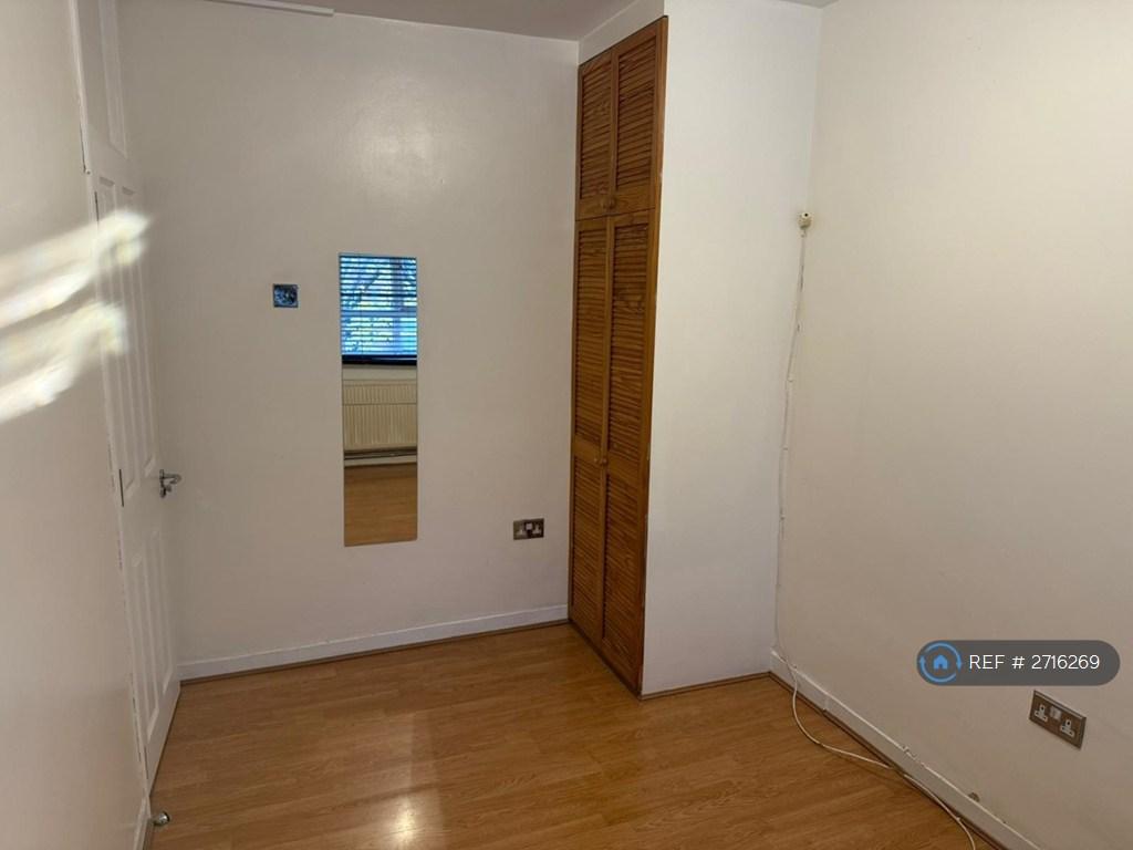 Room 2 Pix 2