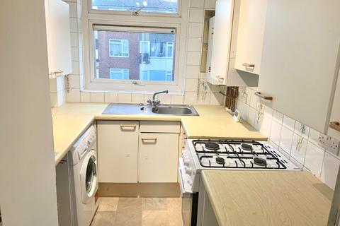 2 bedroom apartment to rent, CARLTON COURT, SO15