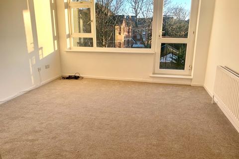 2 bedroom apartment to rent, CARLTON COURT, SO15