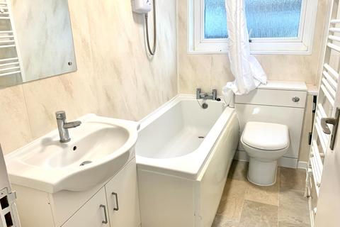 2 bedroom apartment to rent, CARLTON COURT, SO15