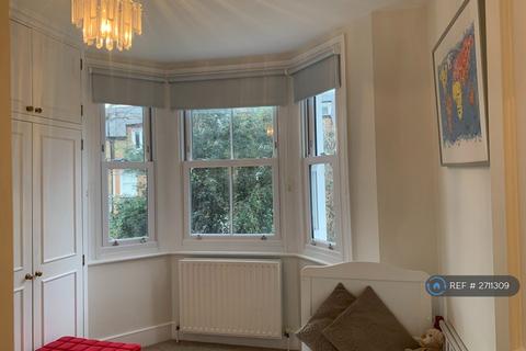 2 bedroom flat to rent, Elspeth Road, London, SW11