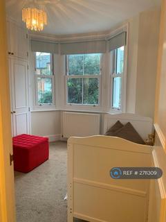 2 bedroom flat to rent, Elspeth Road, London, SW11