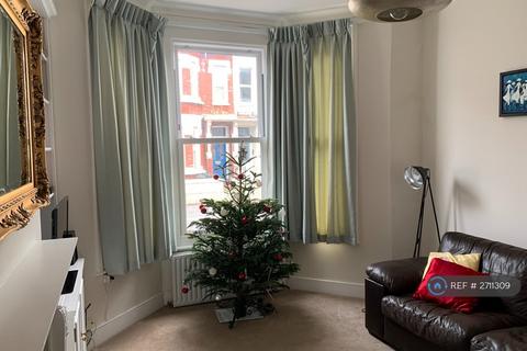 2 bedroom flat to rent, Elspeth Road, London, SW11
