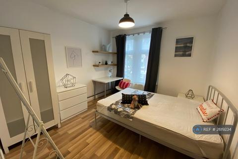 3 bedroom terraced house to rent, Off London Road, Leicester, LE2