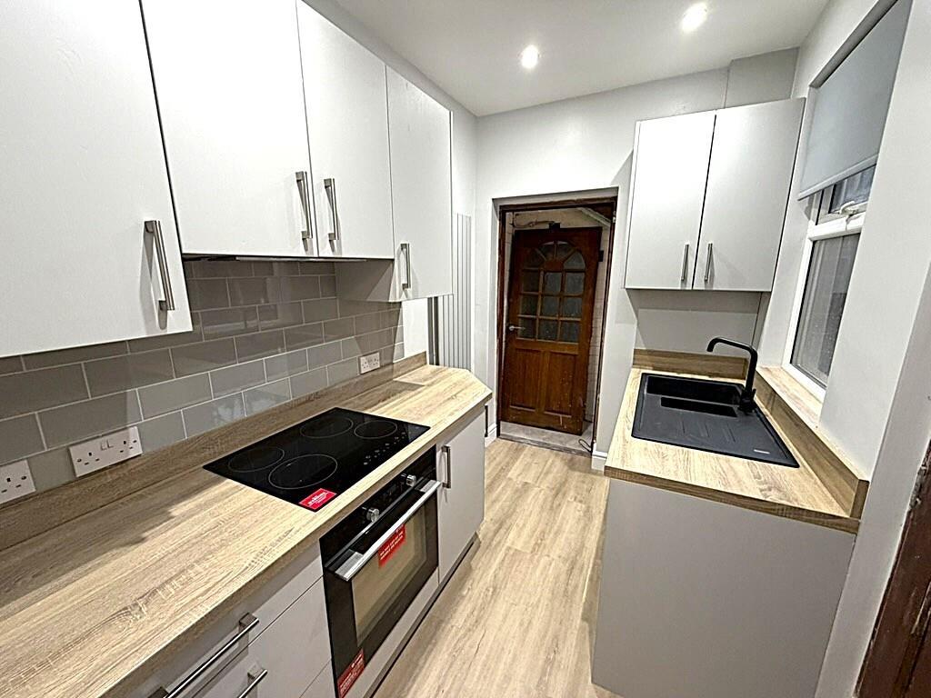 Kitchen main.jpg