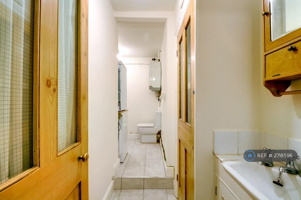 Downstairs Cloakroom w/Machine t/Drier