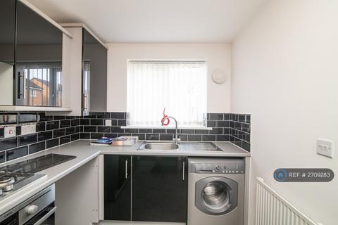 3 bedroom terraced house to rent, Pel Crescent, Oldbury, B68