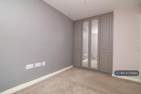 3 bedroom terraced house to rent, Pel Crescent, Oldbury, B68
