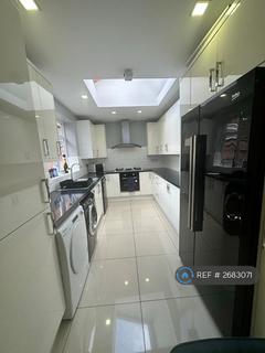 6 bedroom end of terrace house to rent, Balfour Road, Nottingham, NG7