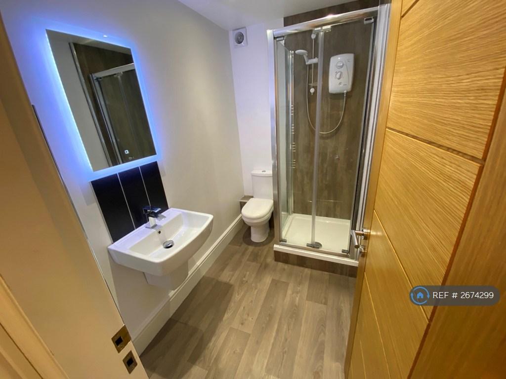 Spacious Bathroom
