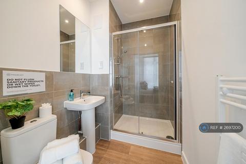 2 bedroom flat to rent, King Court, Walton-On-Thames, KT12