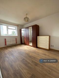 4 bedroom terraced house to rent, Weekes Drive, Slough, SL1