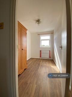 4 bedroom terraced house to rent, Weekes Drive, Slough, SL1