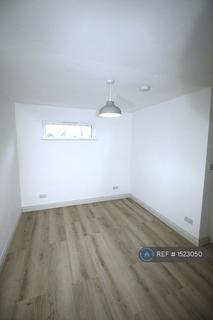 2 bedroom flat to rent, Coningham Mews, London, W12