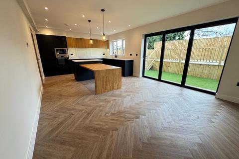 4 bedroom detached house for sale, Bradford Road, Cottingley, Bingley, Bradford , BD16