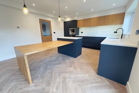 4 bedroom detached house for sale, Bradford Road, Cottingley, Bingley, Bradford , BD16