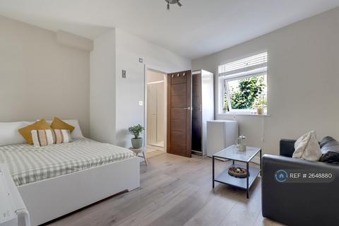 undefined, London, London, N18