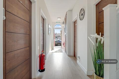undefined, London, London, N18