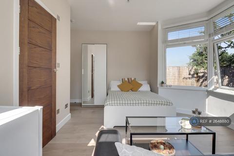 undefined, London, London, N18