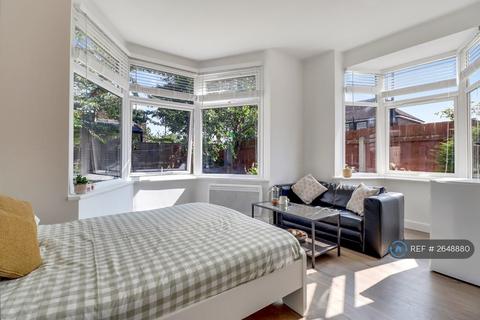 undefined, London, London, N18