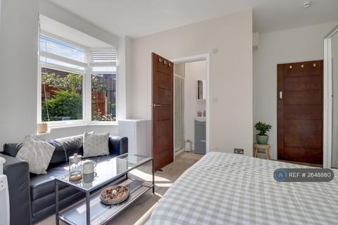 undefined, London, London, N18