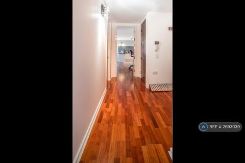 1 bedroom in a flat share to rent, Farnsworth Court, London, SE10