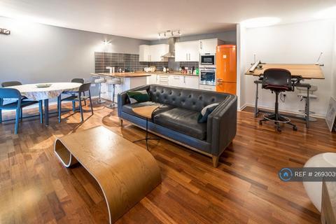 1 bedroom in a flat share to rent, Farnsworth Court, London, SE10