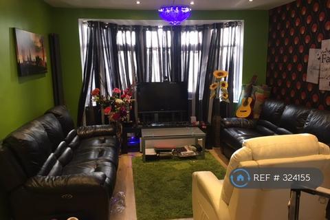 3 bedroom semi-detached house to rent, Penrith Road, London, IG6