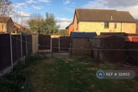 3 bedroom semi-detached house to rent, Penrith Road, London, IG6