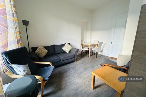 2 bedroom flat to rent, Bruce Street, Stirling, FK8