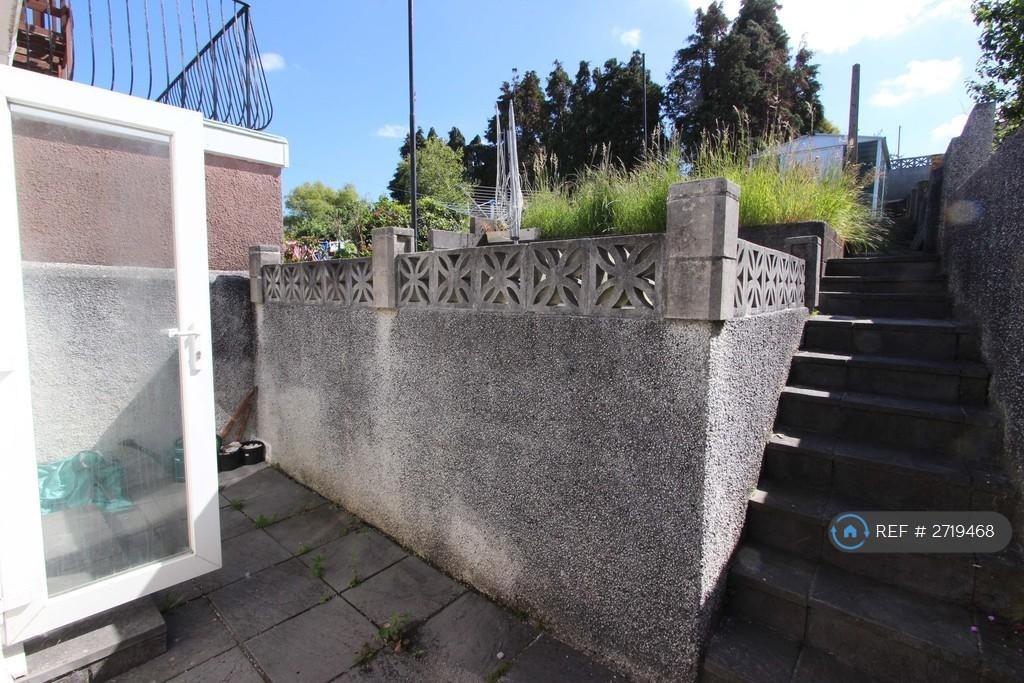 Back Courtyard & Garden