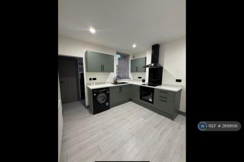 2 bedroom flat to rent, Birkin Avenue, Nottingham, NG7