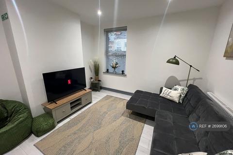 2 bedroom flat to rent, Birkin Avenue, Nottingham, NG7