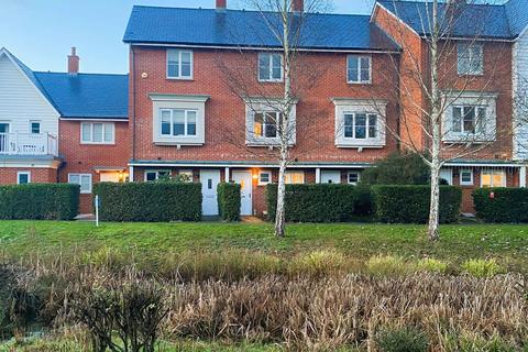 4 bedroom terraced house to rent, Thistle Walk, High Wycombe, HP11