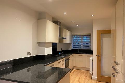 4 bedroom terraced house to rent, Thistle Walk, High Wycombe, HP11