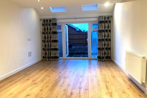 4 bedroom terraced house to rent, Thistle Walk, High Wycombe, HP11