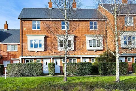 4 bedroom terraced house to rent, Thistle Walk, High Wycombe, HP11