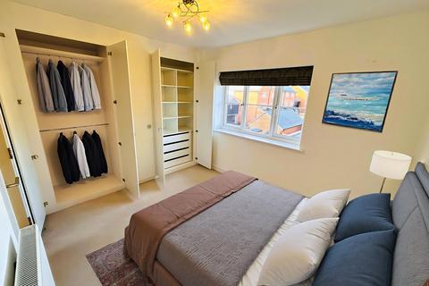 4 bedroom terraced house to rent, Thistle Walk, High Wycombe, HP11